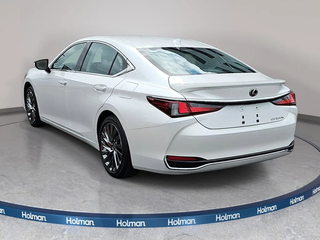 Used 2025 White Lexus 300h Luxury image 8