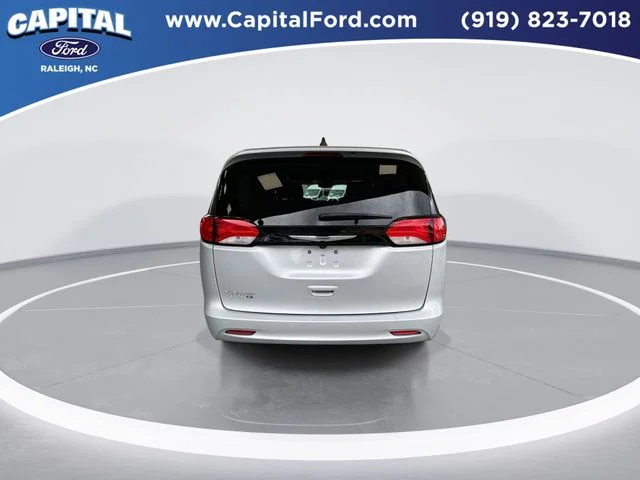 Used 2023 Silver Chrysler LX image 7