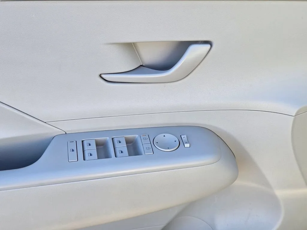 Used 2024 Atlas White Hyundai SEL image 17