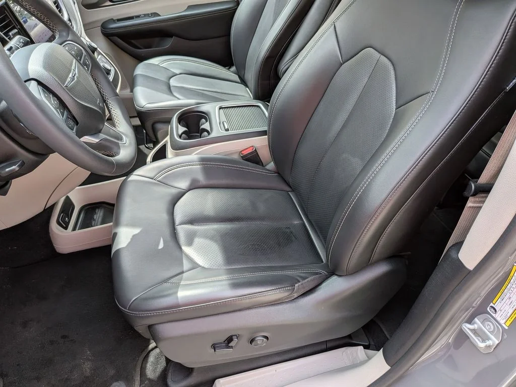 Used 2023 White Chrysler Touring L image 21