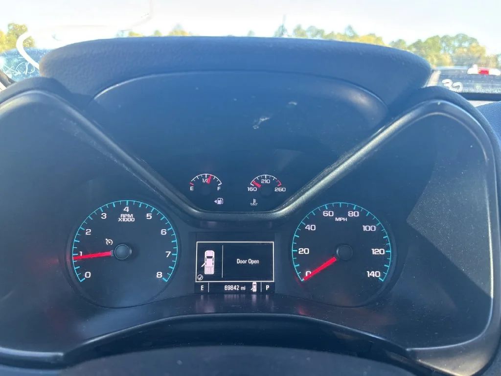 Used 2022 White Chevrolet LT image 9