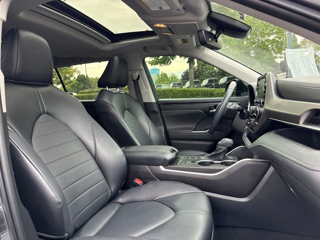 Used 2022 Magnetic Gray Metallic Toyota XLE image 23