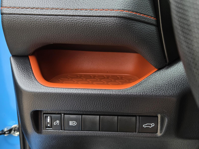 Used 2019 Blue Toyota Adventure image 22