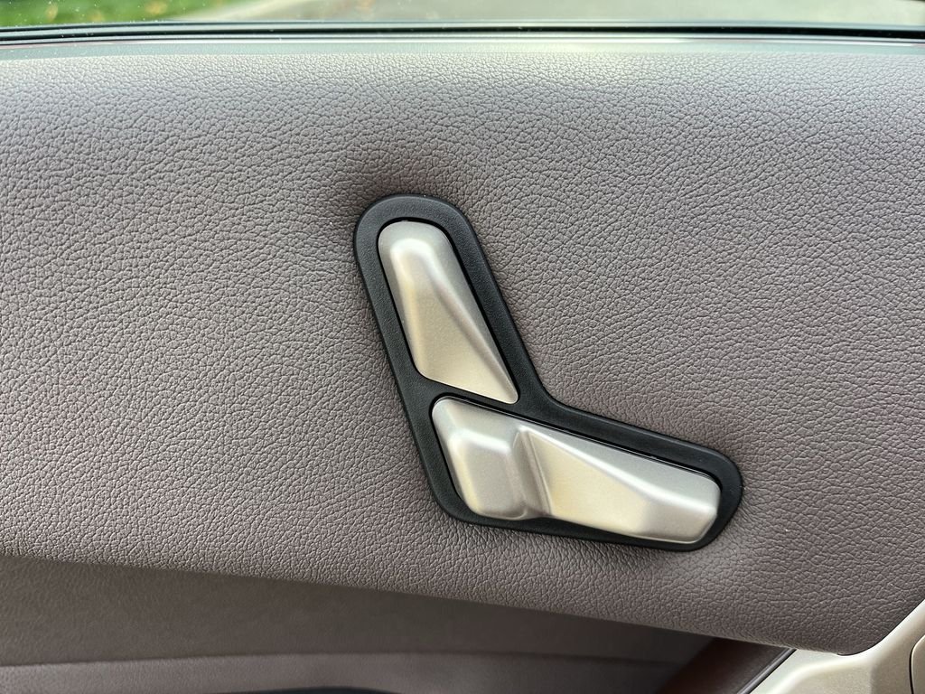 2026 BMW iX 45 - Photo 12