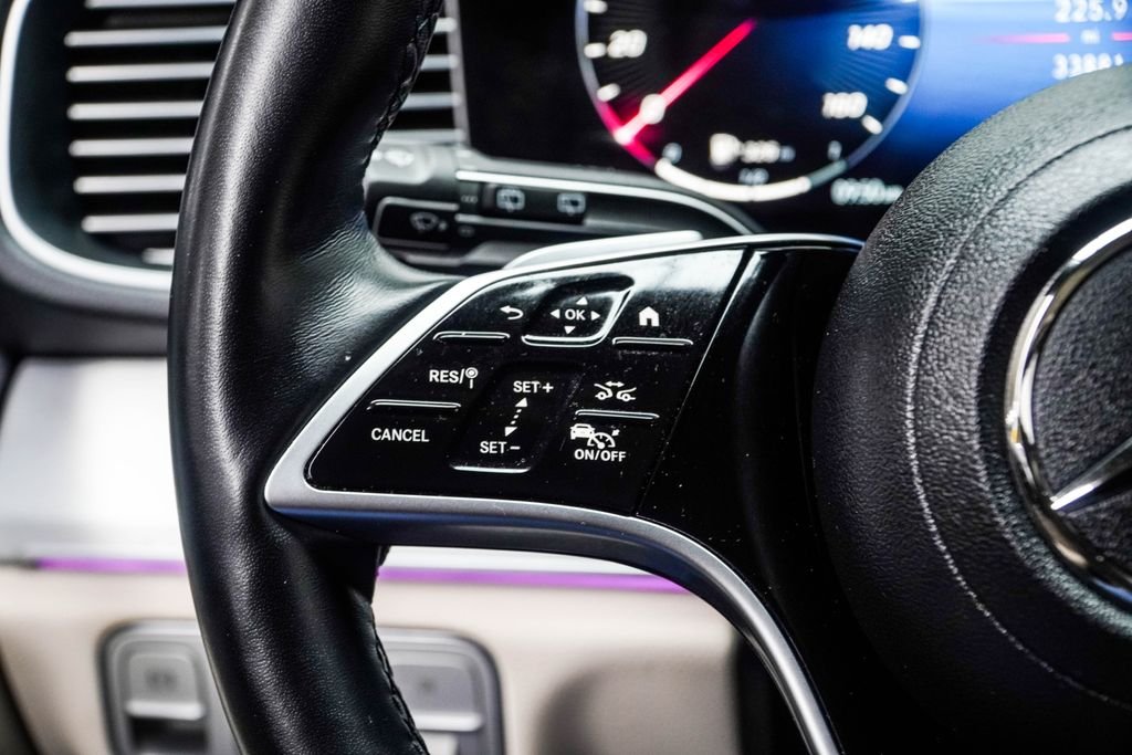 Used 2025 Black Mercedes-Benz GLE 350 image 30