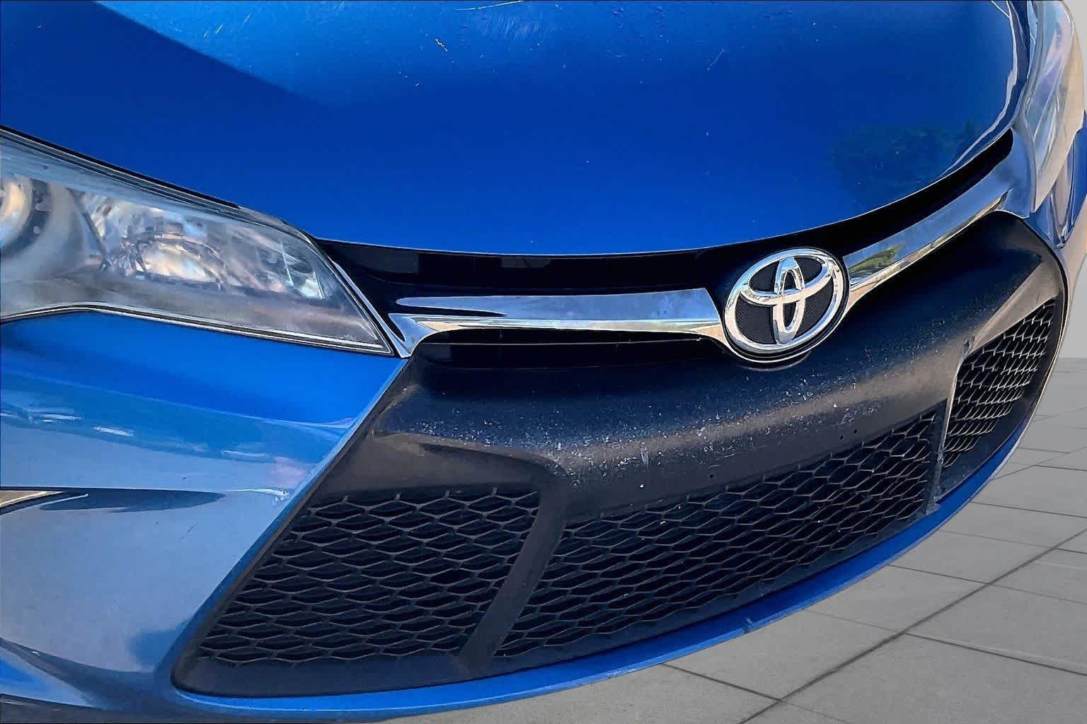 Used 2016 Blue Streak Metallic Toyota SE w/Special Edition Pkg image 29