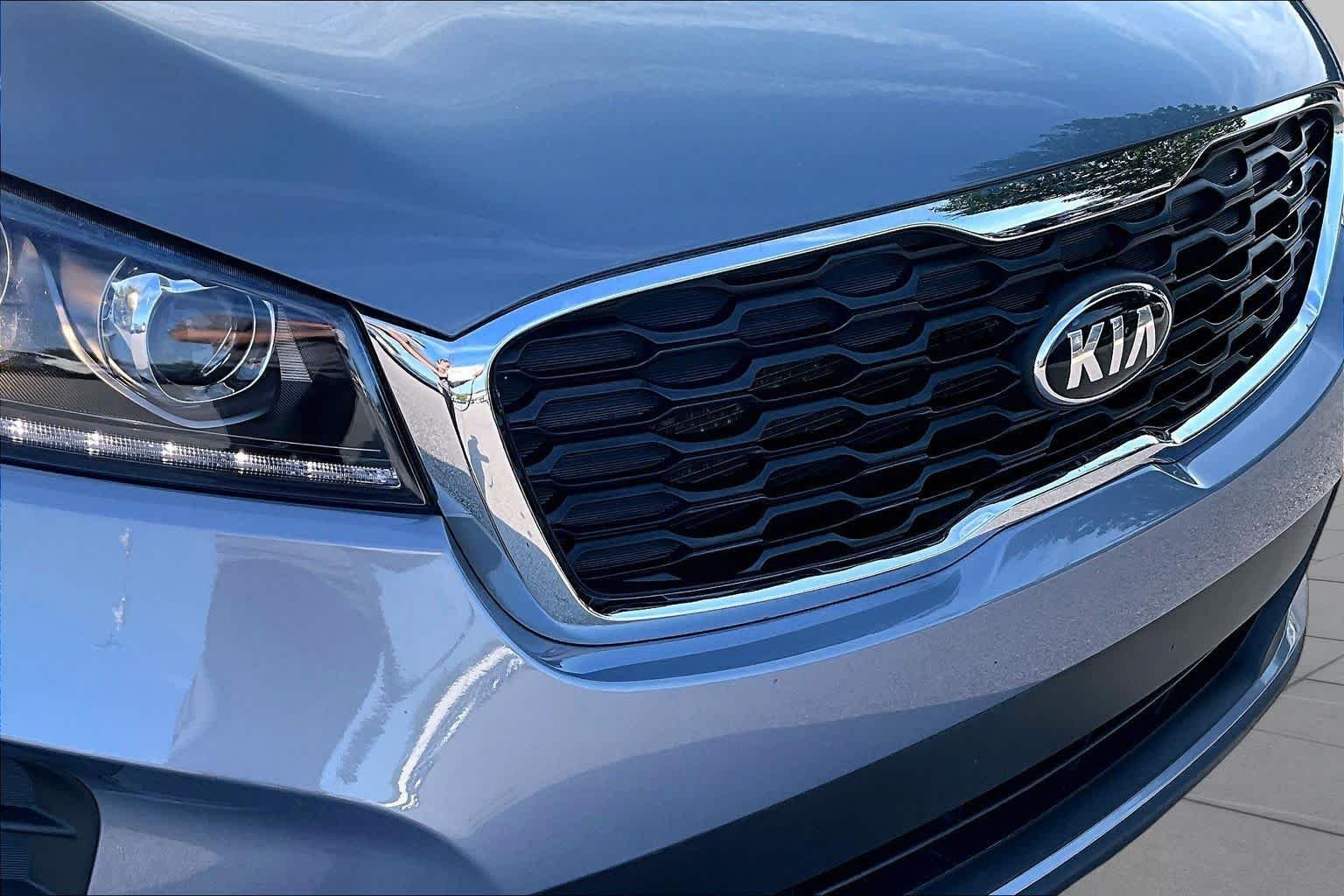 Used 2019 Everlasting Silver Kia L image 32