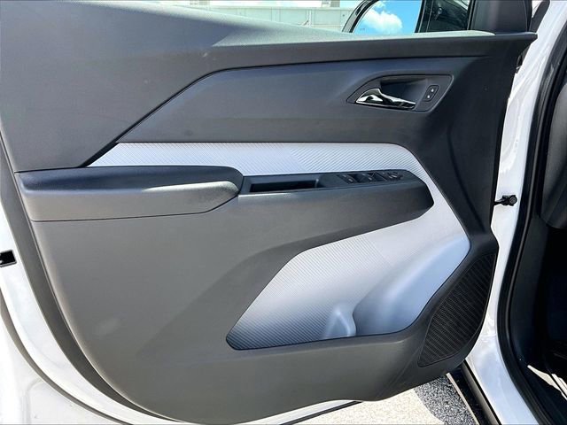 New 2027 Summit White Chevrolet LT image 25