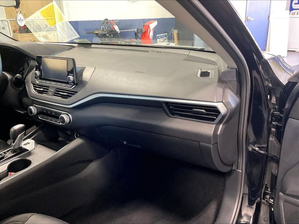 Used 2024 Black Nissan 2.5 S image 13