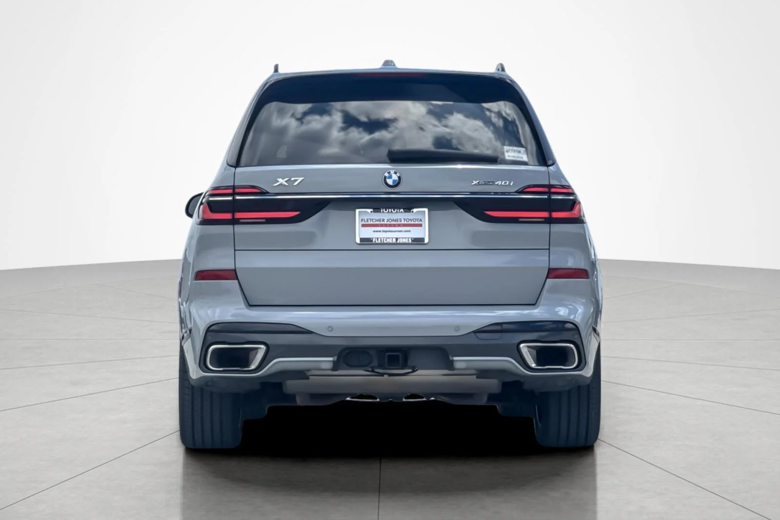 Used 2023 GREY METALLIC BMW xDrive40i MSport image 4