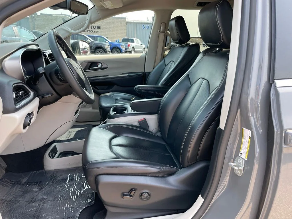 Used 2023 Ceramic Gray Clearcoat Chrysler Touring L image 7