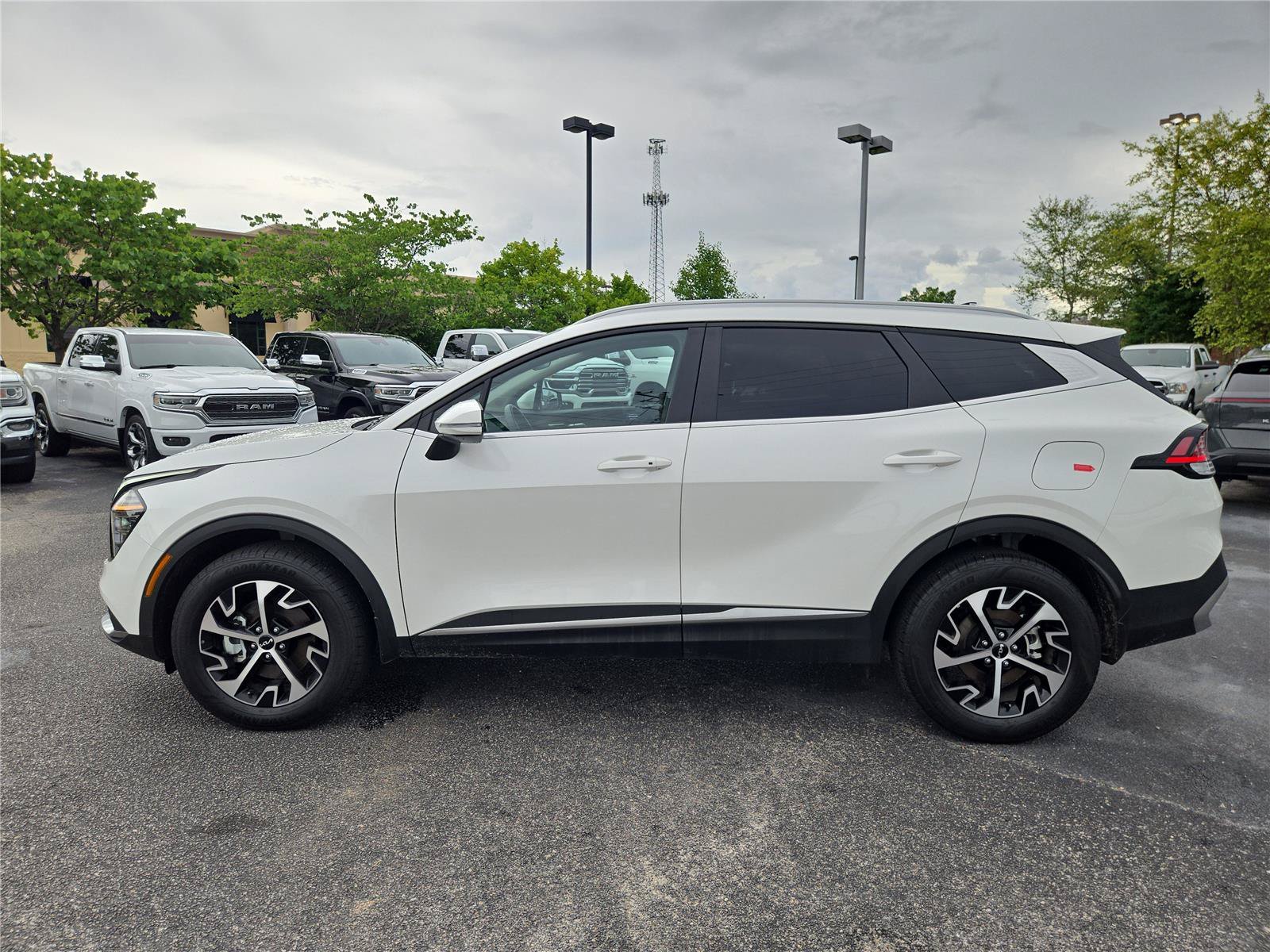 Used 2025 Snow White Pearl Kia EX image 12