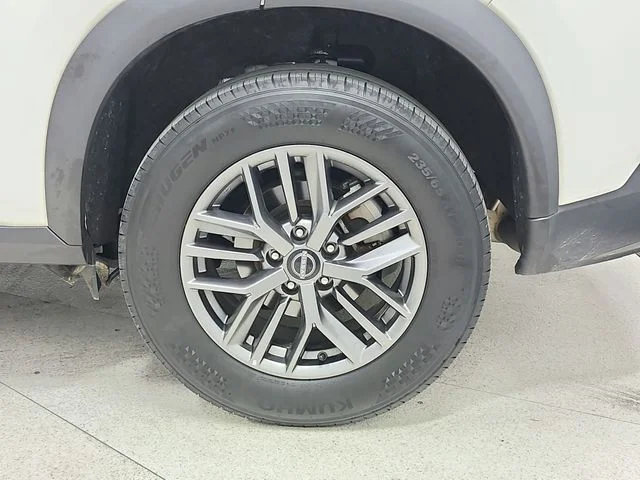 Used 2023 White Nissan S image 13