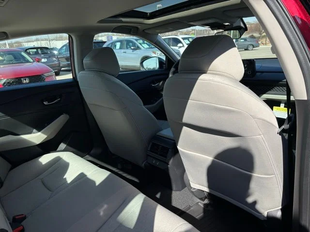 Used 2025 Red Honda SE image 27