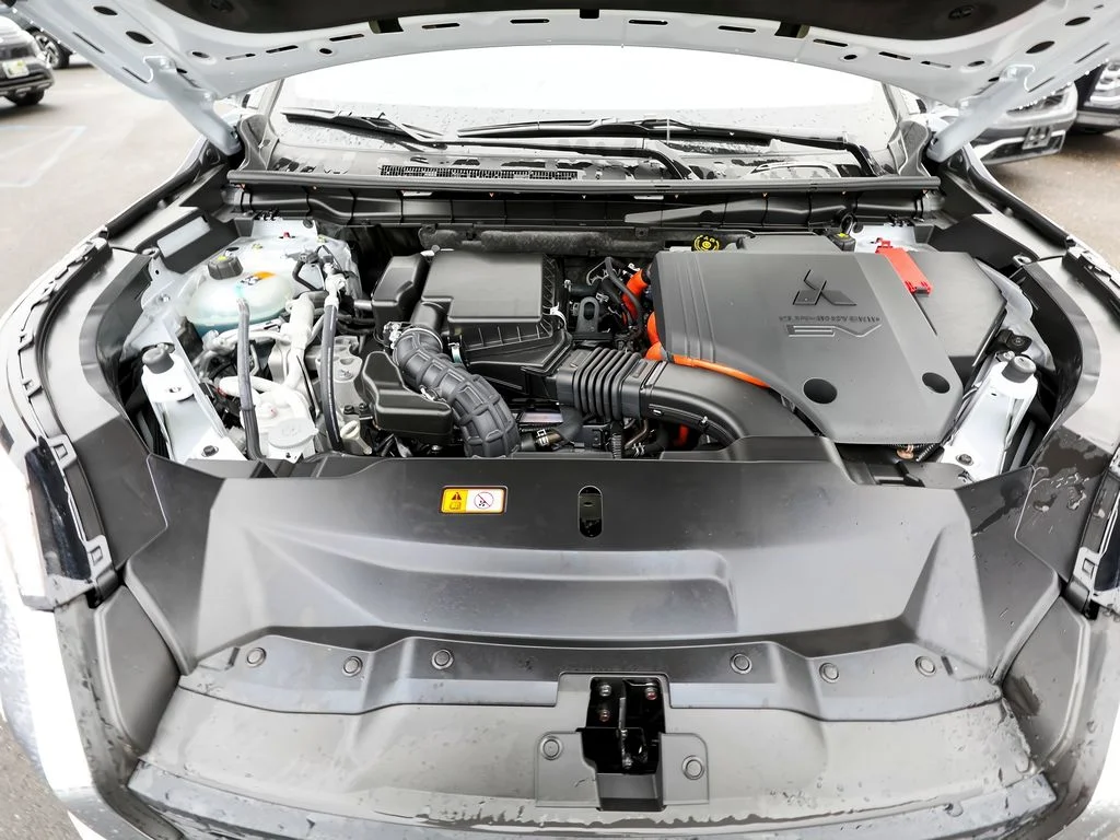 New 2025 White Diamond Mitsubishi SE image 33