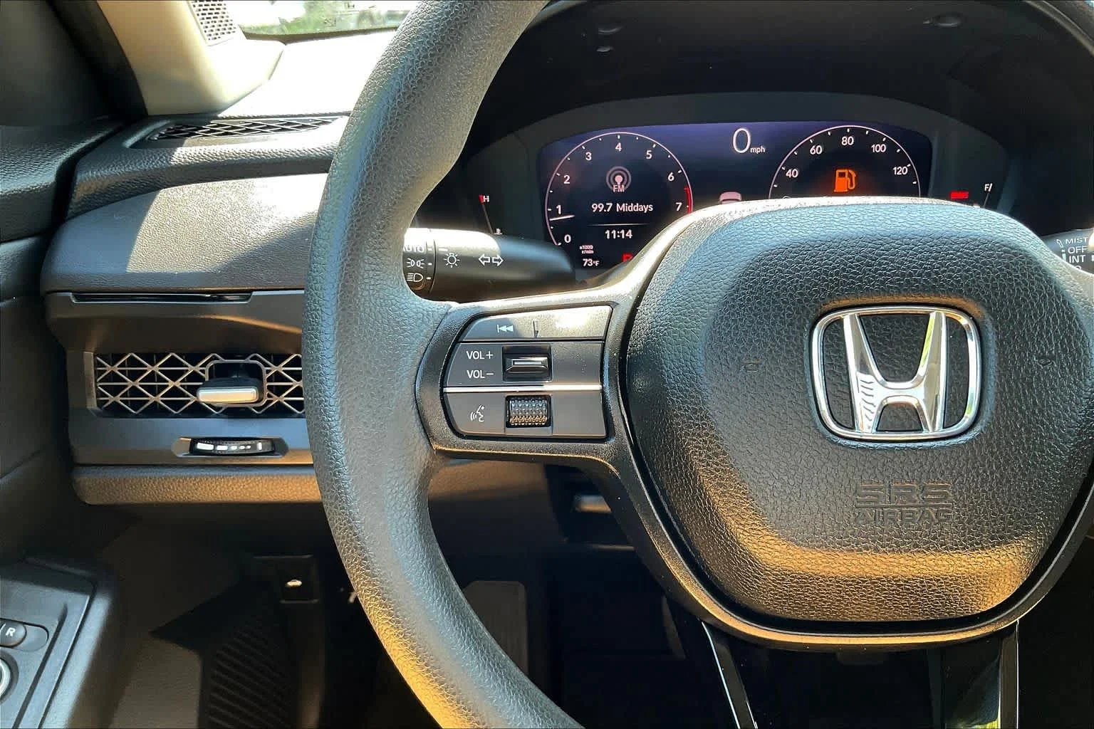 Used 2025 Meteorite Gray Metallic Honda SE image 24