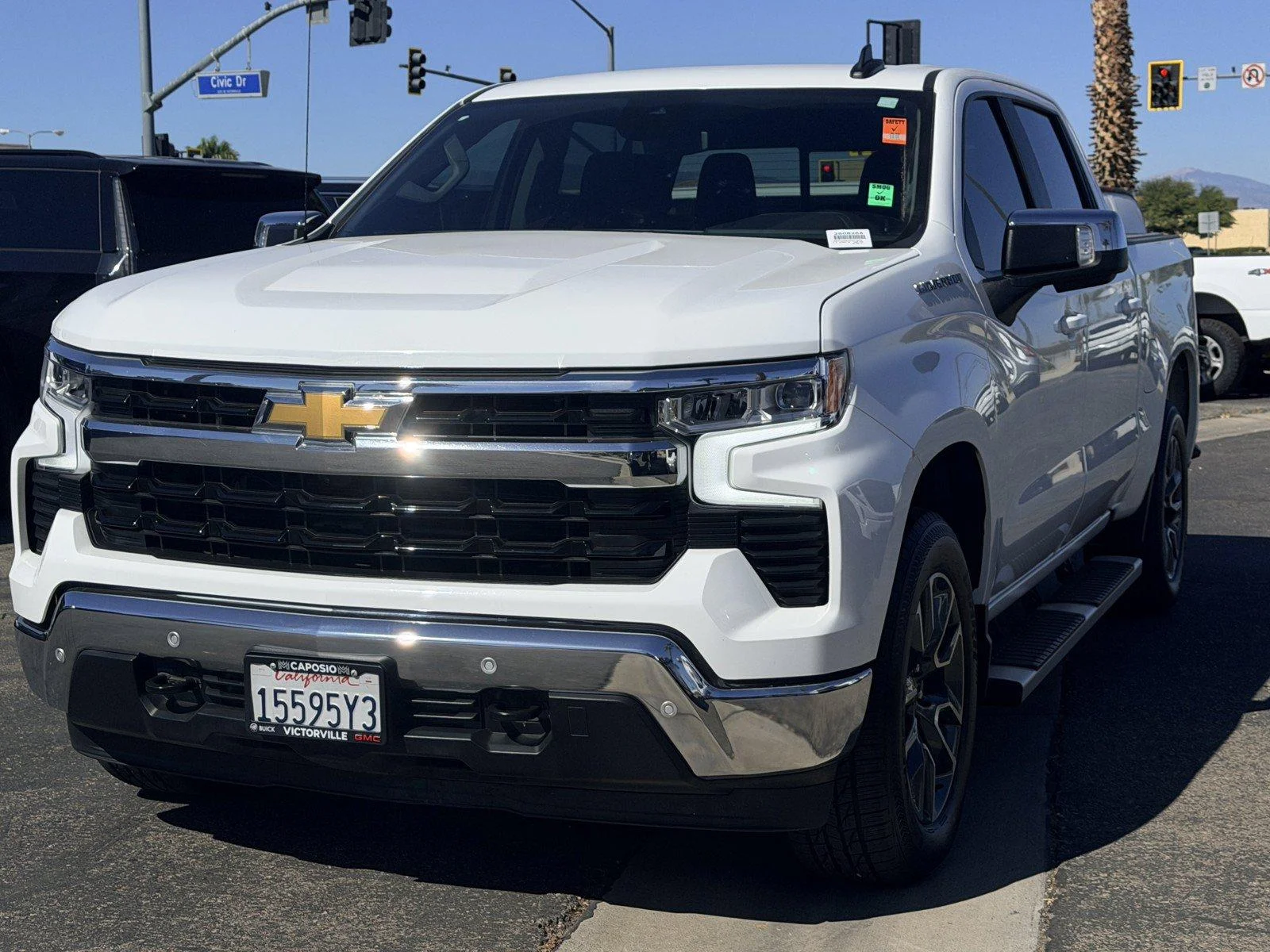 Used 2024 Summit White Chevrolet LT image 3