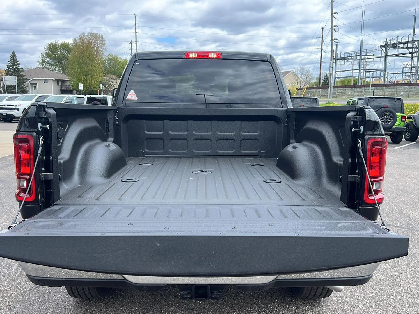 New 2026 Diamond Black Crystal Pearl-Coat Exterior Paint RAM Big Horn image 20