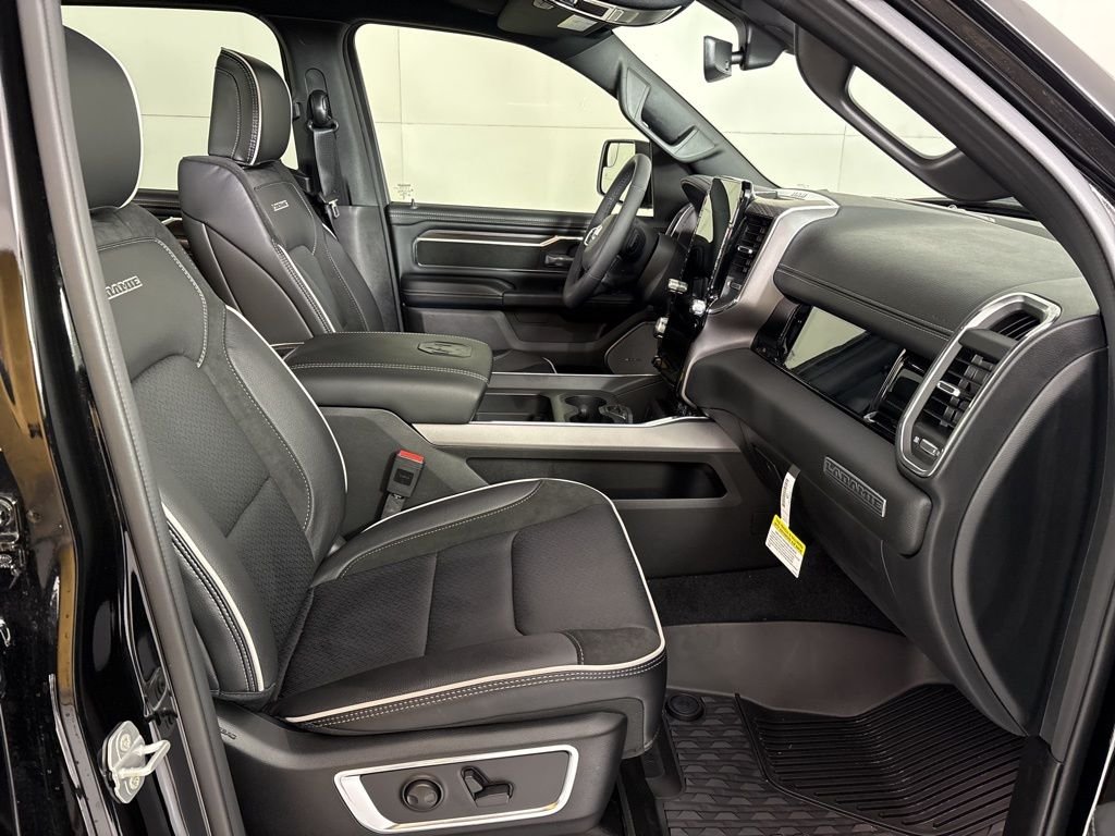 New 2026 Diamond Black Crystal Pearl-Coat Exterior Paint RAM Laramie image 19