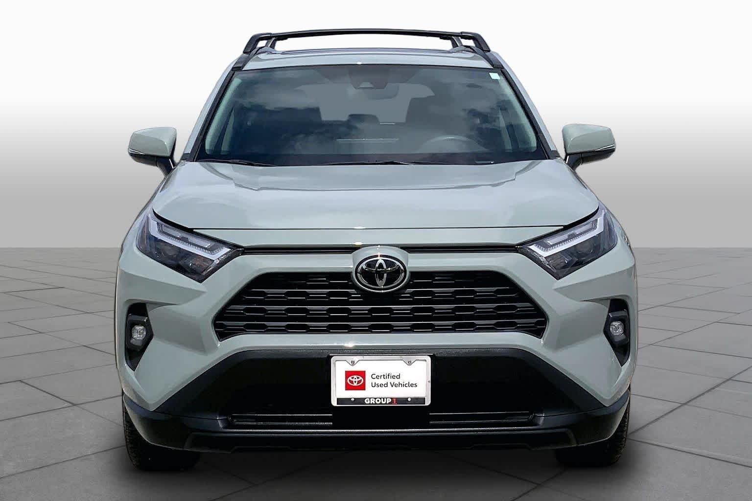 Used 2023 Lunar Rock Toyota XLE Premium image 4