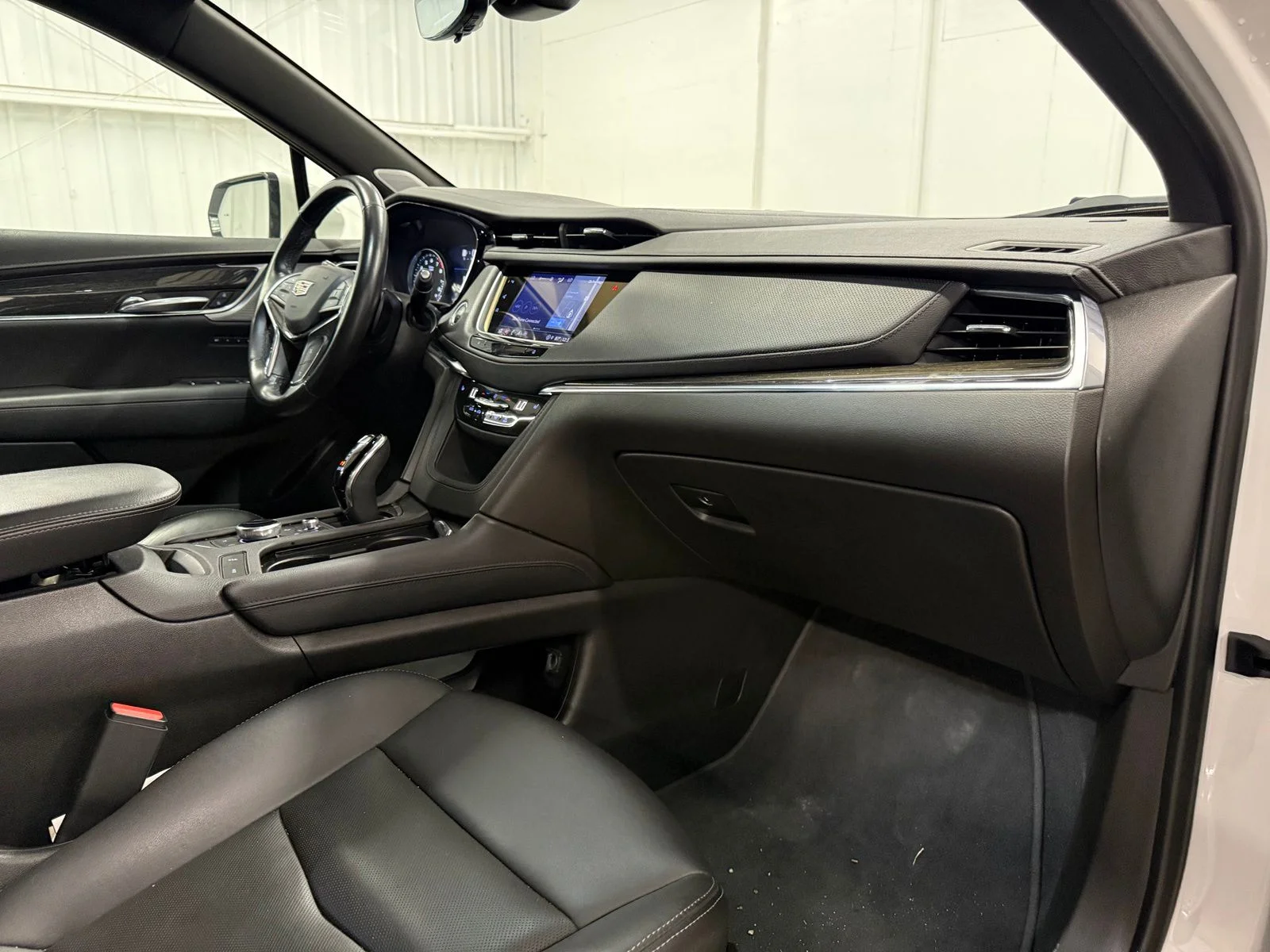 Used 2022 White Cadillac Premium Luxury image 29