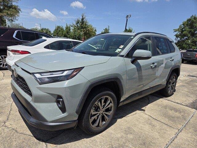Used 2022 Lunar Rock Toyota XLE Premium image 6