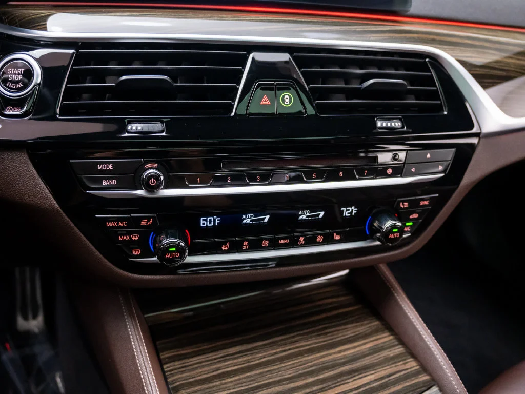 Used 2018 Black BMW M550i xDrive image 21