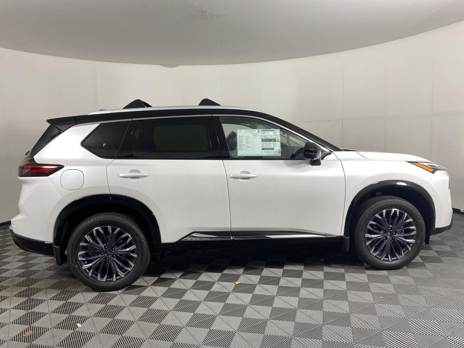 New 2026 Everest White Pearl/Super Black Nissan Platinum image 21