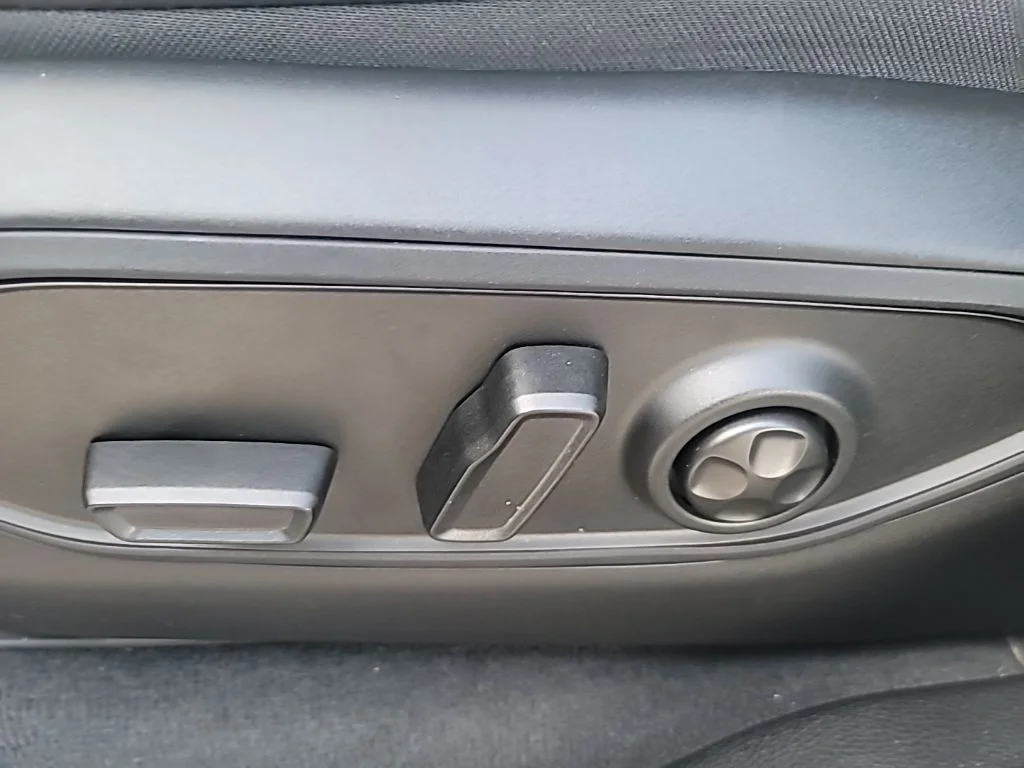 Used 2025 Silver Jeep Limited image 17