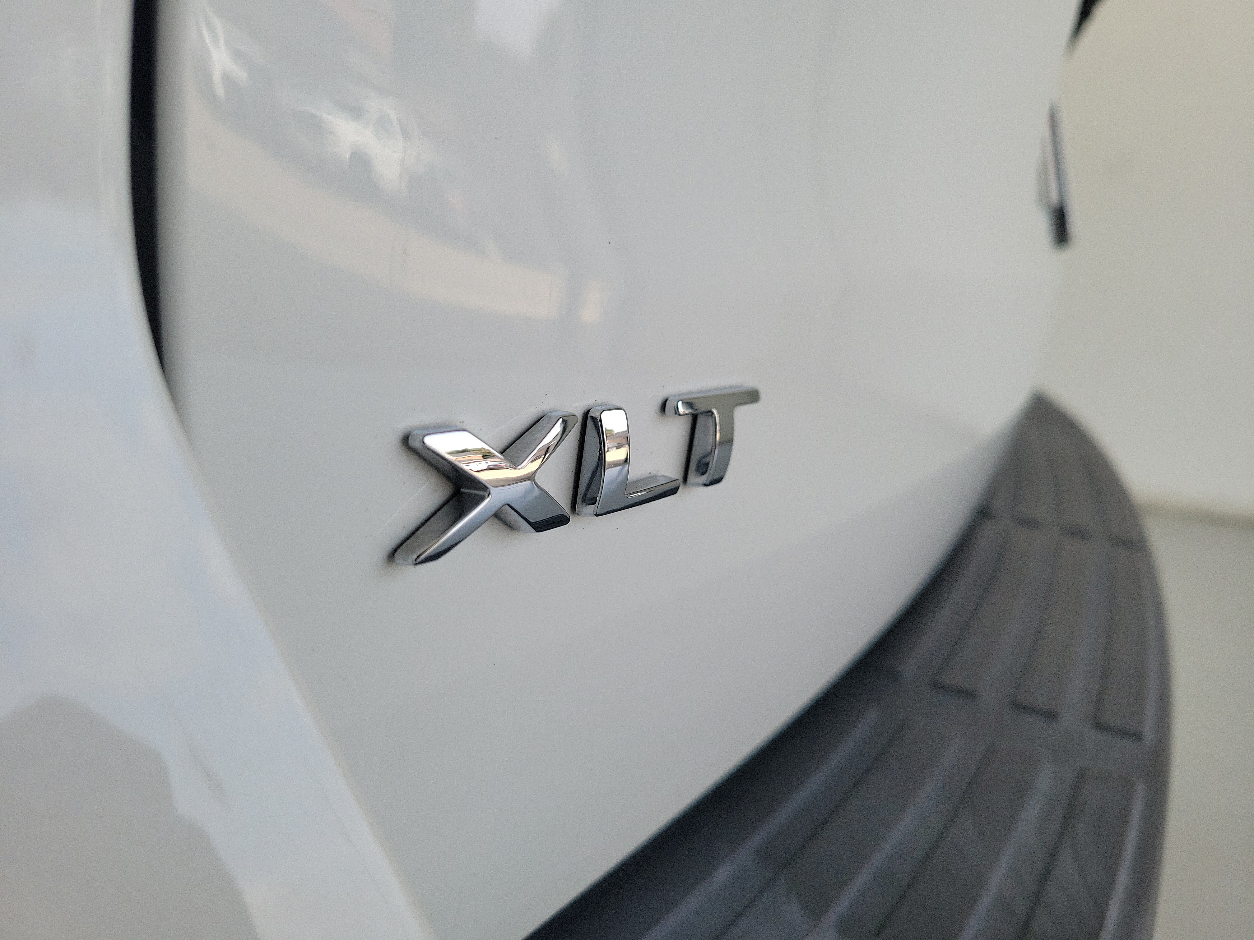 Used 2022 White Metallic Ford XLT image 8