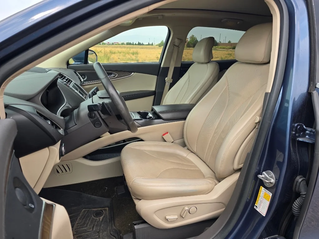 Used 2019 Blue Diamond Metallic Lincoln Reserve image 13
