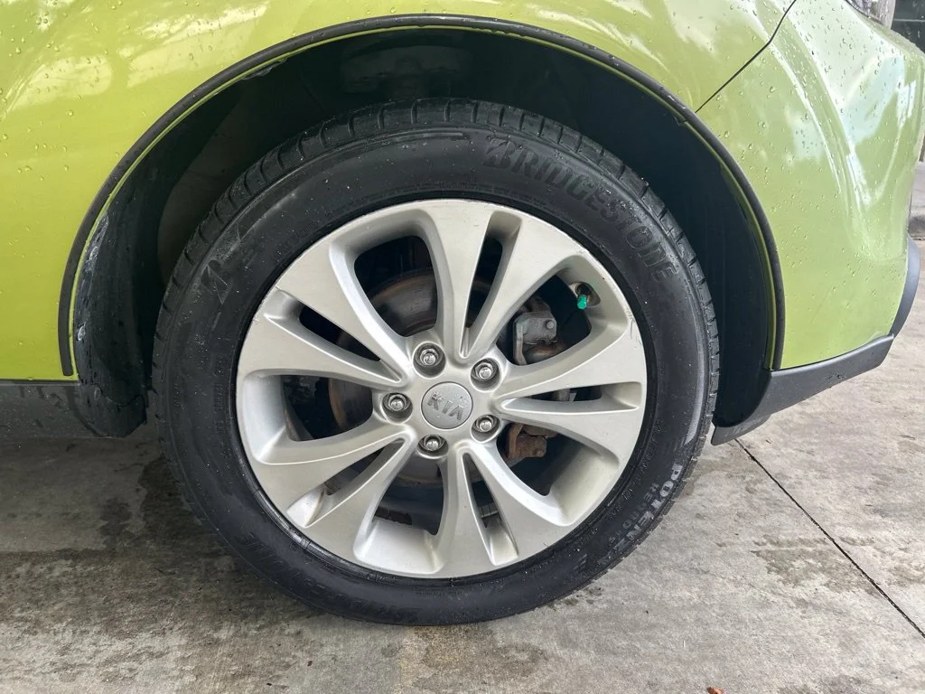 Used 2014 Green Kia Plus image 17