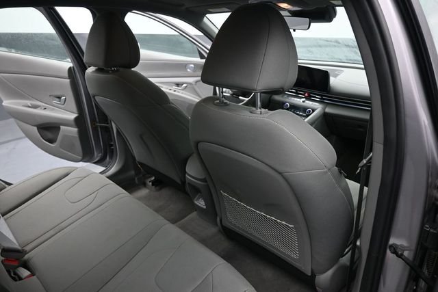 Used 2025 Silver Hyundai SEL Convenience image 16