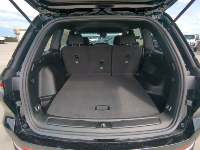 New 2026 Diamond Black Crystal Pearl-Coat Exterior Paint Jeep Laredo image 14