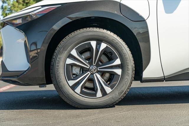 Certified Used 2023 WIND CHILL PEARL* Toyota  image 5