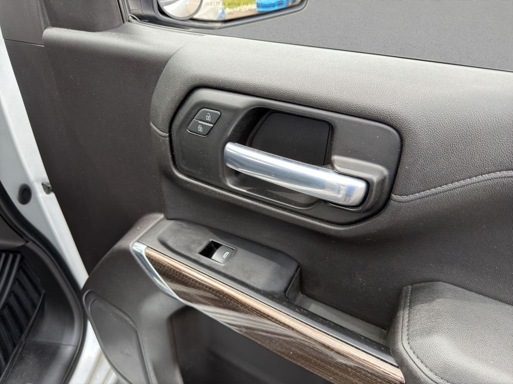 Used 2020 Silver Chevrolet LT image 17