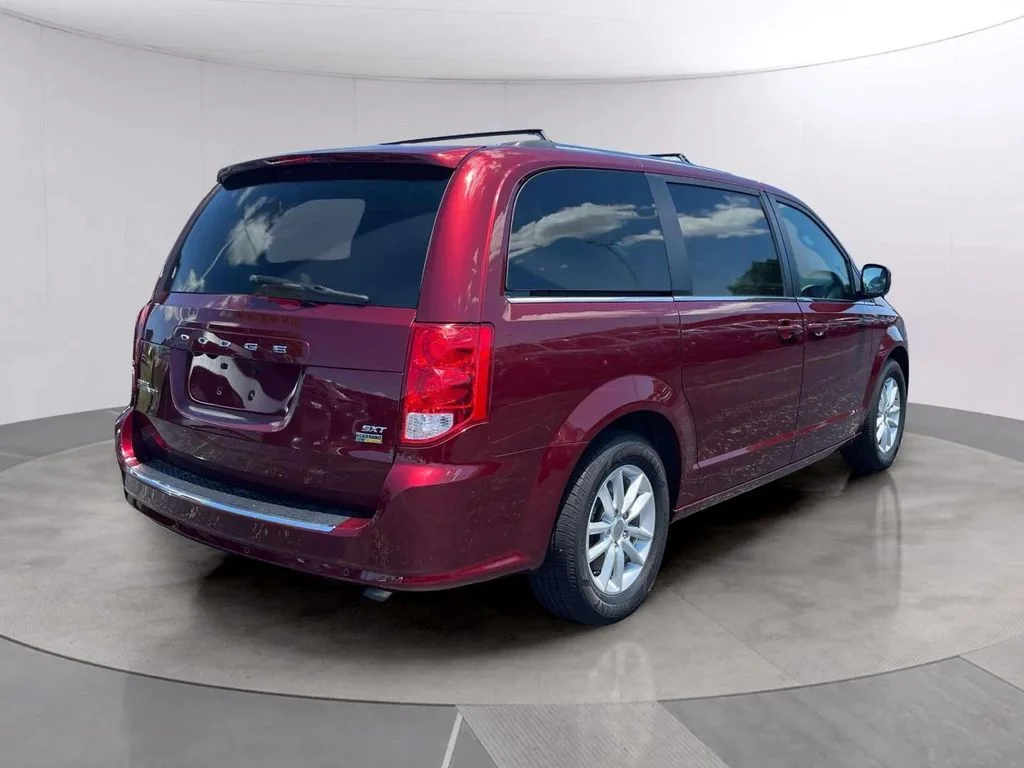 Used 2019 Octane Red Pearlcoat Dodge SXT image 5