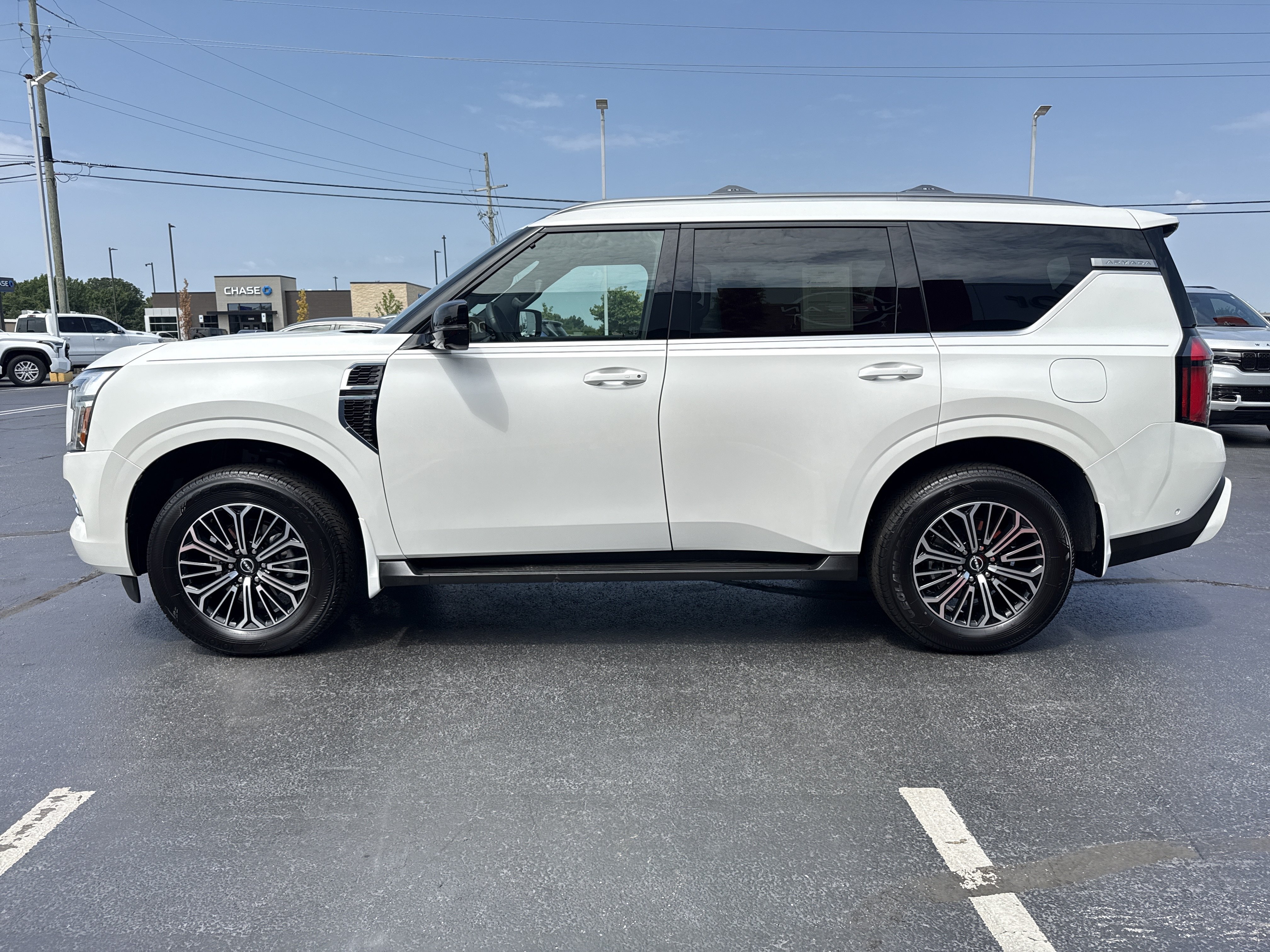 Certified Used 2026 Aspen White Tricoat Nissan SL 4WD image 8