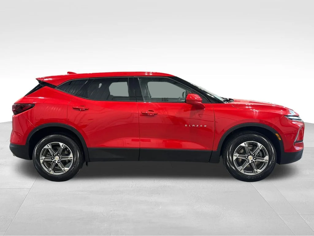 Used 2023 Red Chevrolet LT image 9