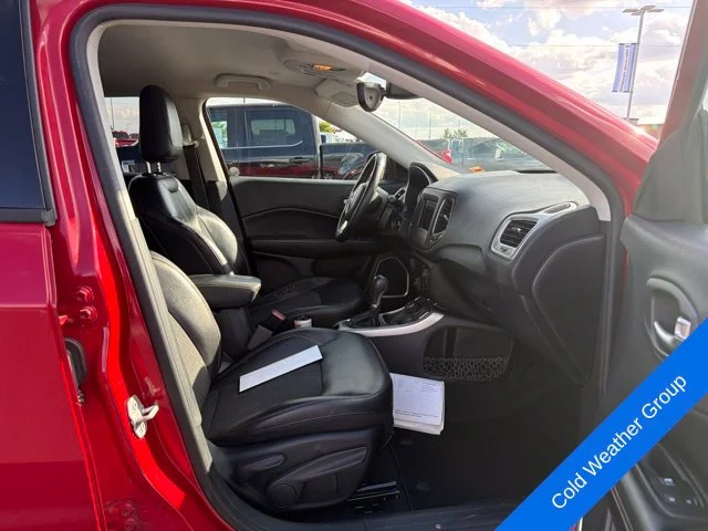 Used 2018 Redline Pearlcoat Jeep Latitude image 4