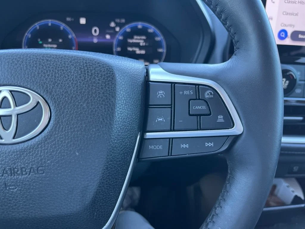 Used 2024 Off-white Toyota Limited image 17