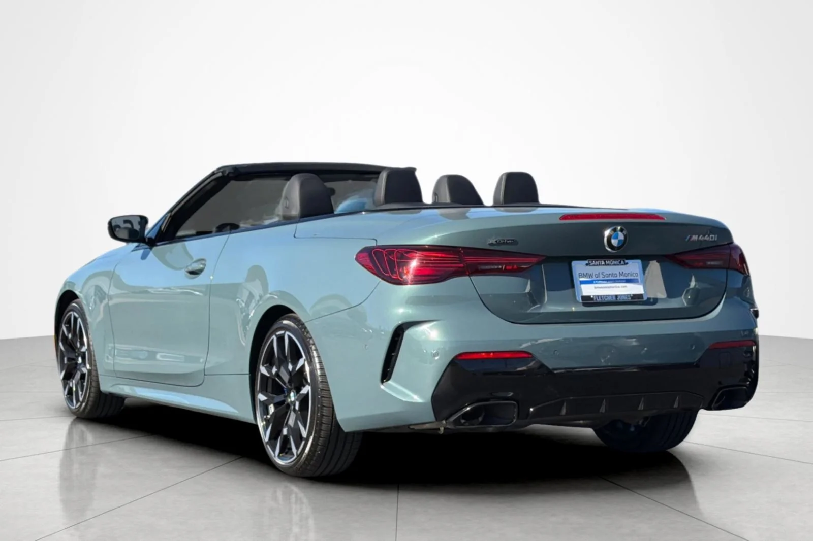Used 2025 Cape York Green Metallic BMW M440i xDrive image 3