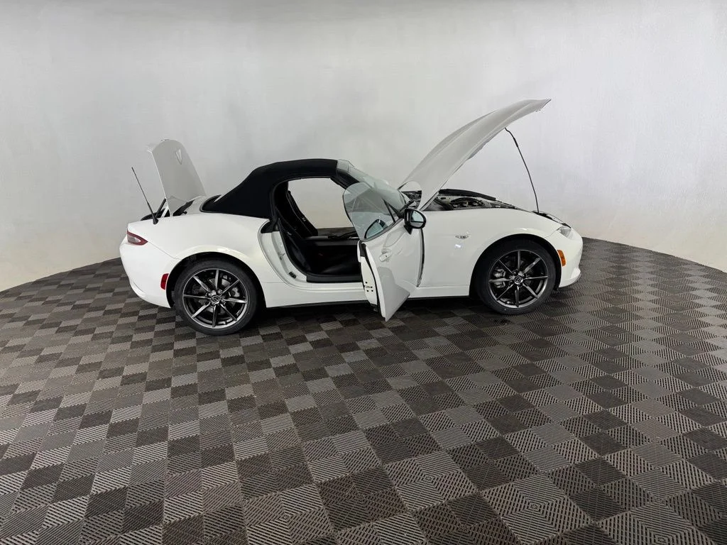 Used 2017 White Mazda Grand Touring image 10