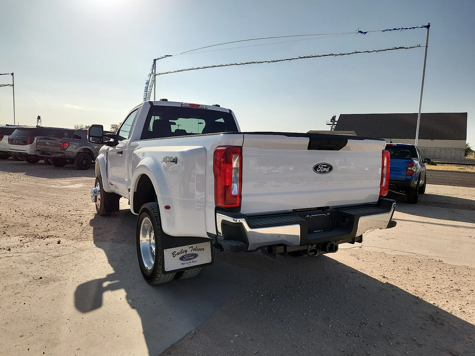 New 2027 Oxford White Ford XLT image 5