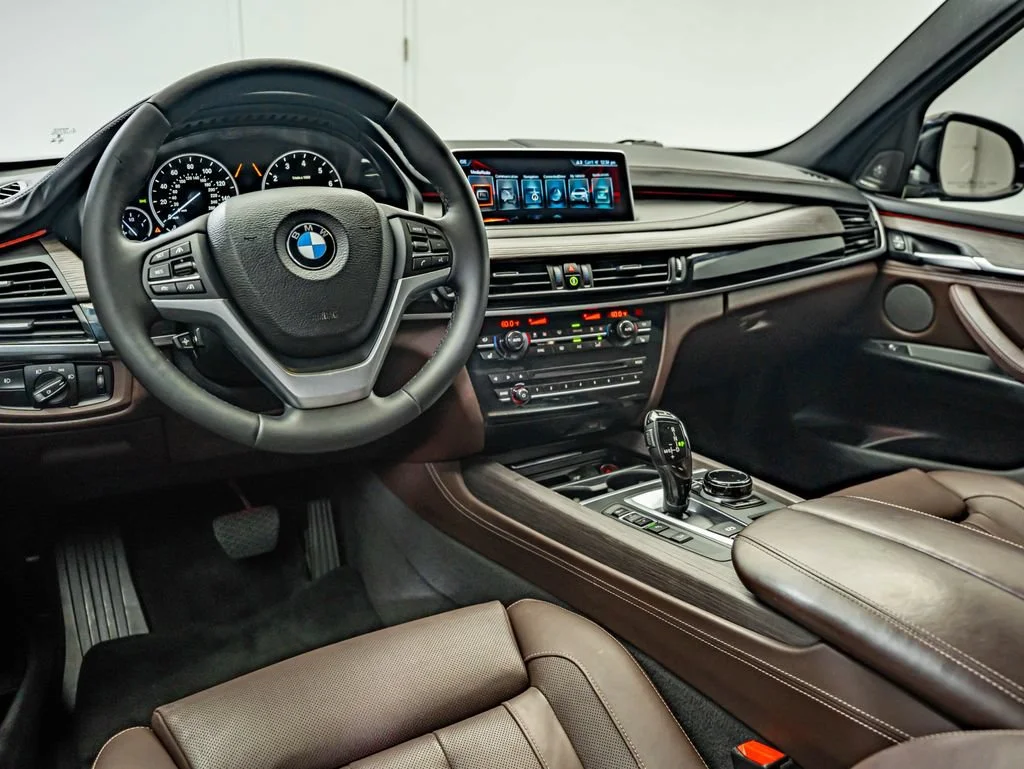 Used 2017 Sparkling Brown Metallic BMW xDrive50i image 29