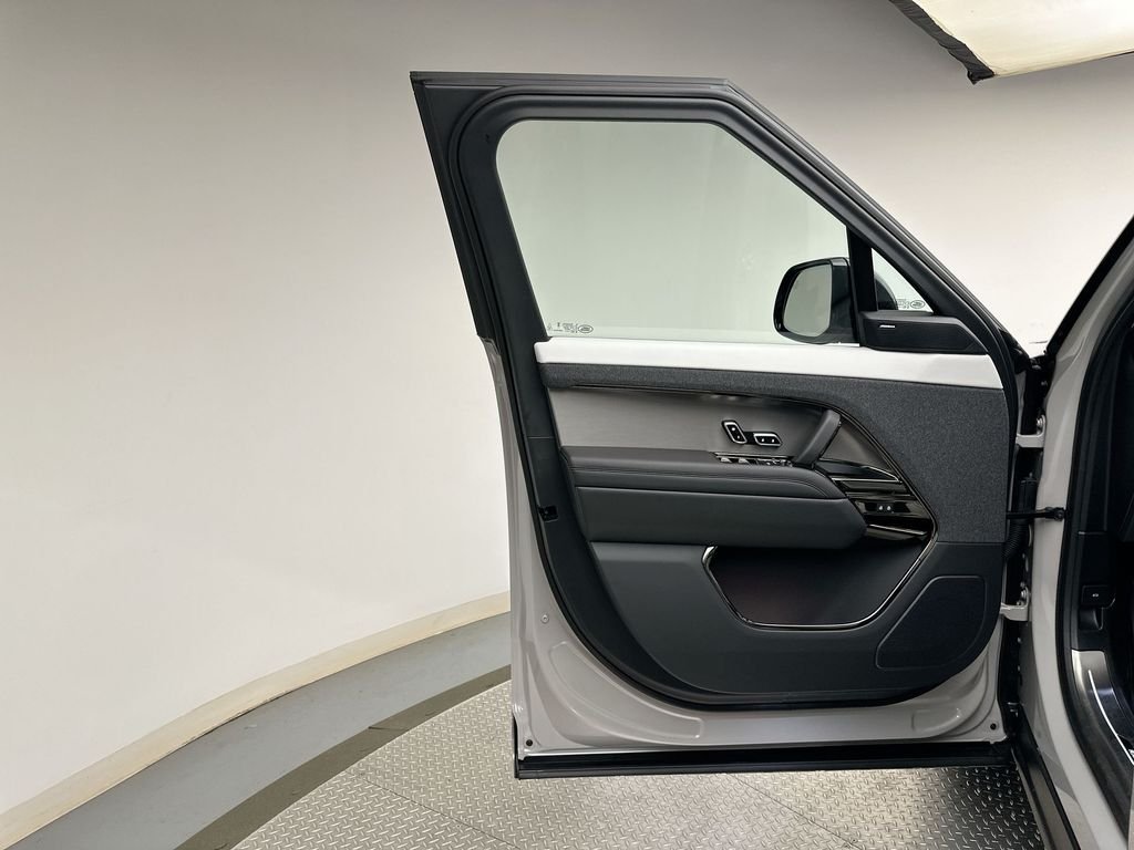 New 2026 Borasco Grey Land Rover Dynamic SE image 9