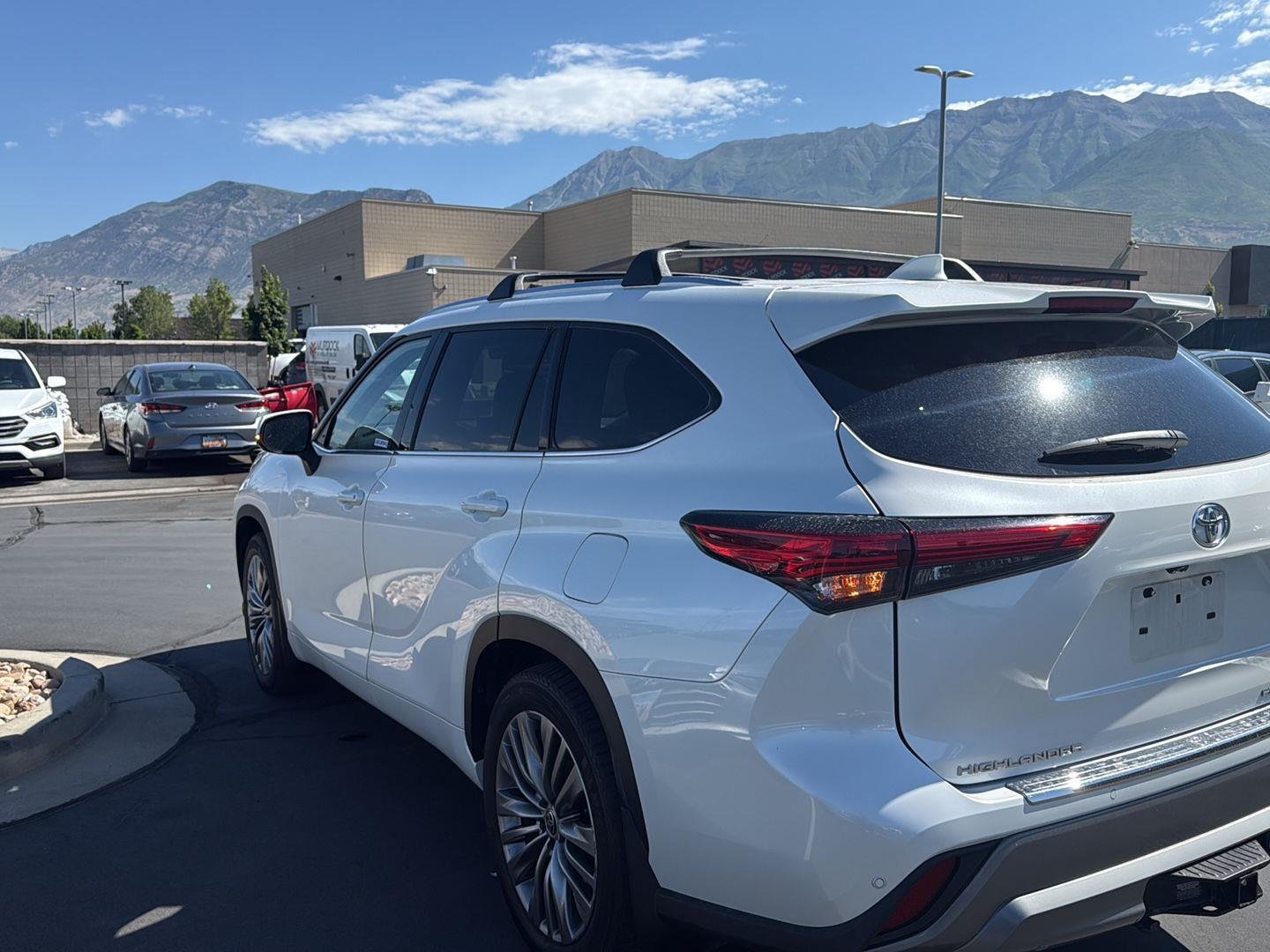 Used 2021 Blizzard Pearl Toyota Platinum image 5
