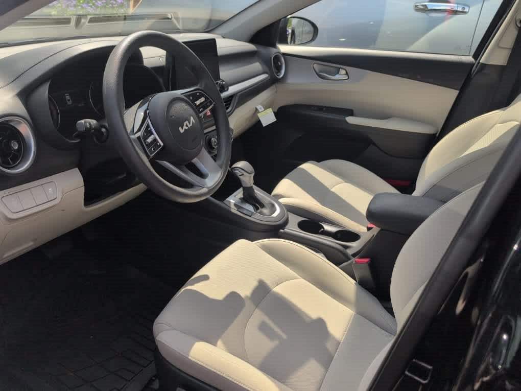 Used 2023 Aurora Black Kia LXS image 8
