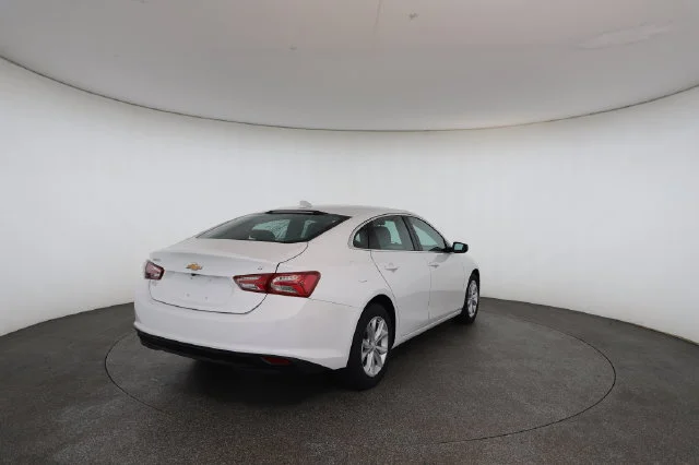 Used 2021 White Chevrolet LT image 17