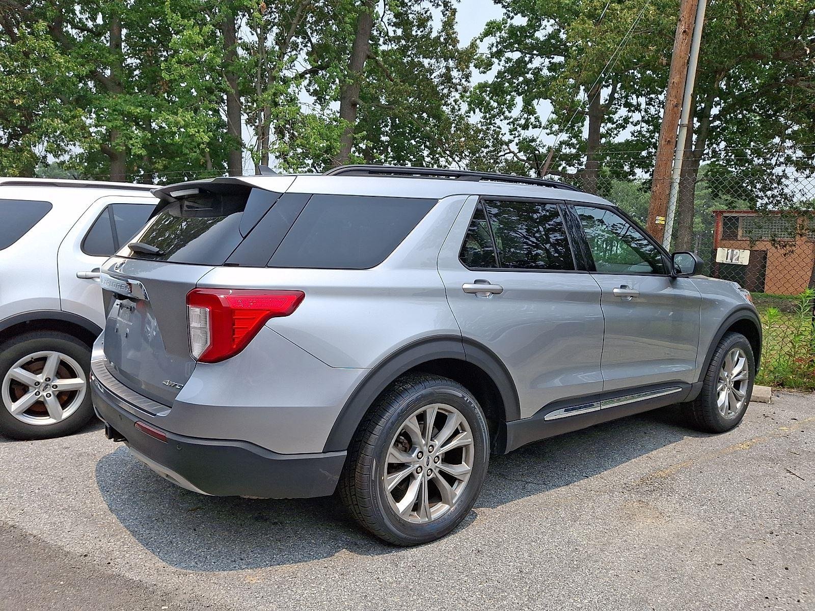 Used 2023 Iconic Silver Ford XLT image 3